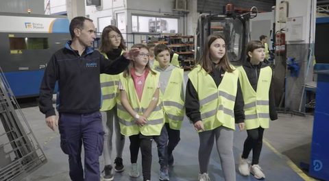 El alumnado de San Martin Herri Eskola de Errezil bisita Domusa Teknik
